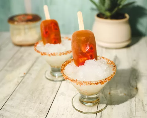 Paleta de tamarindo sobre margarita